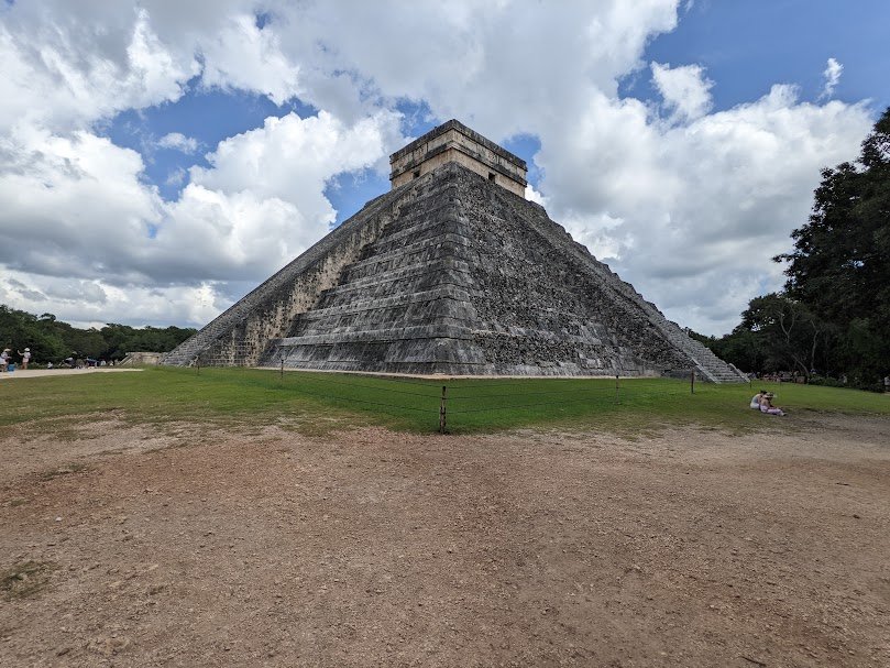 Expert guide explaining the history of Chichen Itza on a tour